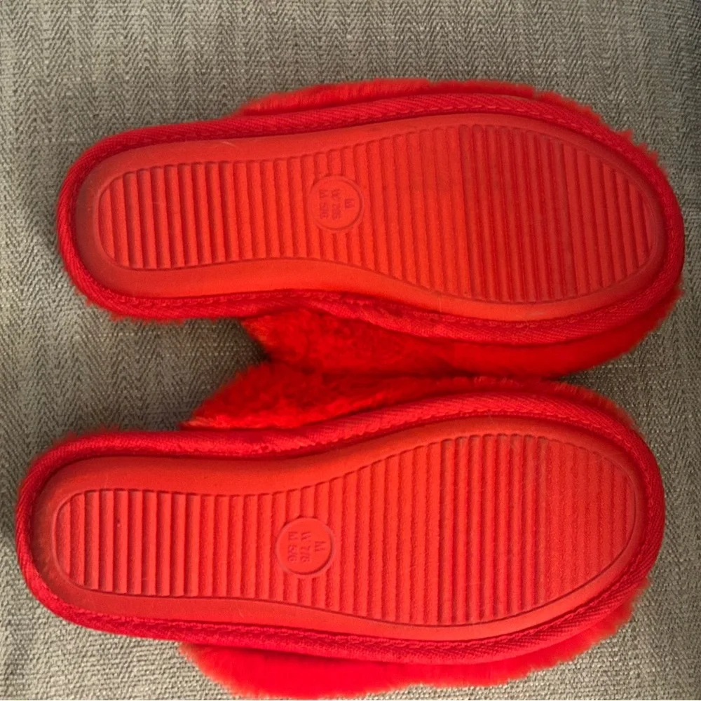 Red Target Slippers - Picture 2 of 3